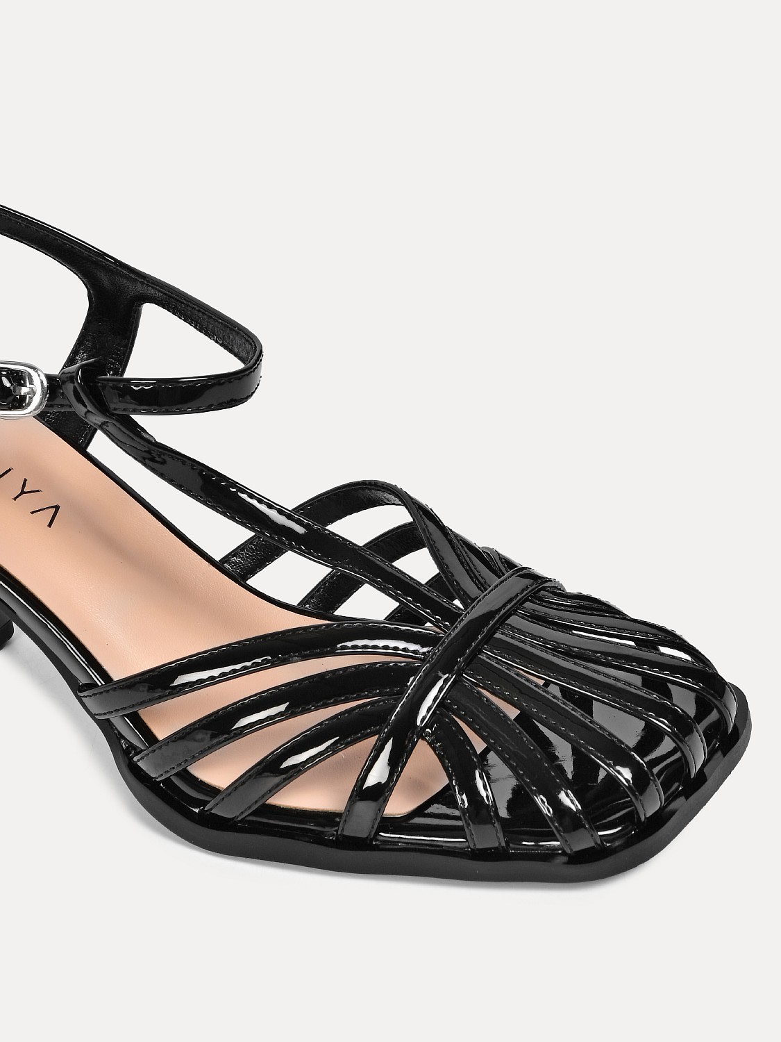 Босоножки (110-699)